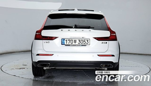 Volvo V60 Cross Country (II) B5 Pro AWD 2022 — фото 4