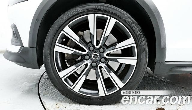 Volvo V60 Cross Country (II) B5 Pro AWD 2022 — фото 5