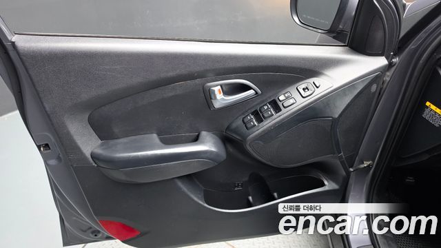 Hyundai Tucson ix Diesel(e-VGT) 2WD Smart special 2015 — фото 24