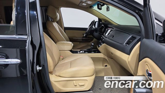 Kia Carnival Gasoline 7-seater Hi-Limousine President 2018 — фото 26
