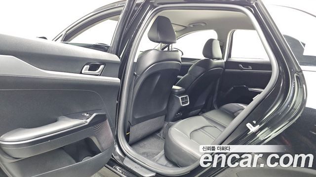 Kia K5 (III) 2.0 Trendy 2023 — фото 26