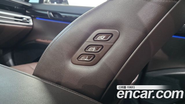 Hyundai Grandeur (GN7) 2,5 Gasoline 2WD Exclusive 2023 — фото 17