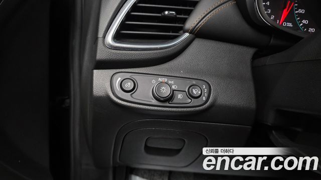 Chevrolet Trax 1.4 Premier 2018 — фото 17