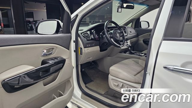 Kia Carnival 9-seater Prestige 2018 — фото 10