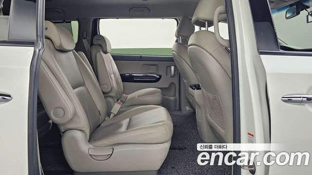 Kia Carnival 9-seater Prestige 2018 — фото 12