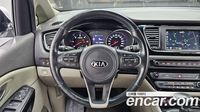 Kia Carnival 9-seater Prestige 2018 — фото 13