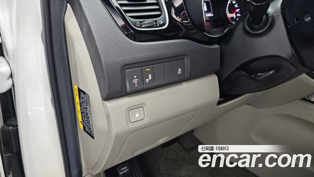 Kia Carnival 9-seater Prestige 2018 — фото 16