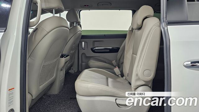 Kia Carnival 9-seater Prestige 2018 — фото 26
