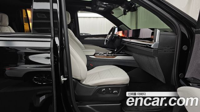 Cadillac Escalade (V) 6.2 ESV ESV Sports Platinum 2025 — фото 11