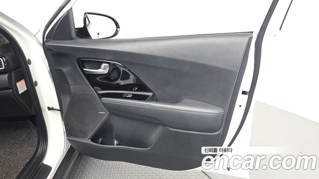 Kia Niro EV Prestige 2019 — фото 24