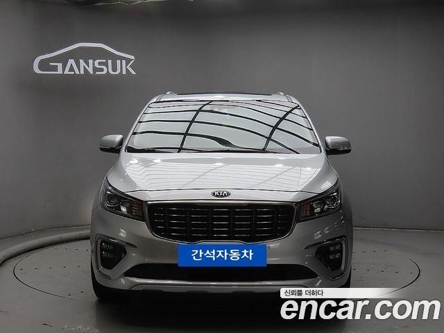 Kia Carnival 9-Seater Noblesse