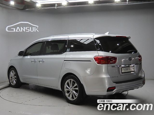 Kia Carnival 9-Seater Noblesse 2019 — фото 3
