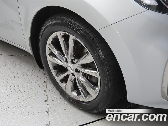 Kia Carnival 9-Seater Noblesse 2019 — фото 5