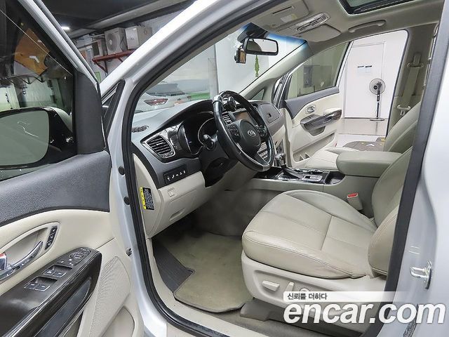 Kia Carnival 9-Seater Noblesse 2019 — фото 15