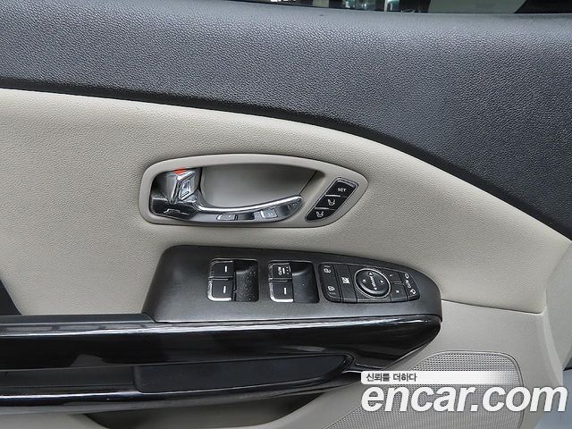 Kia Carnival 9-Seater Noblesse 2019 — фото 16