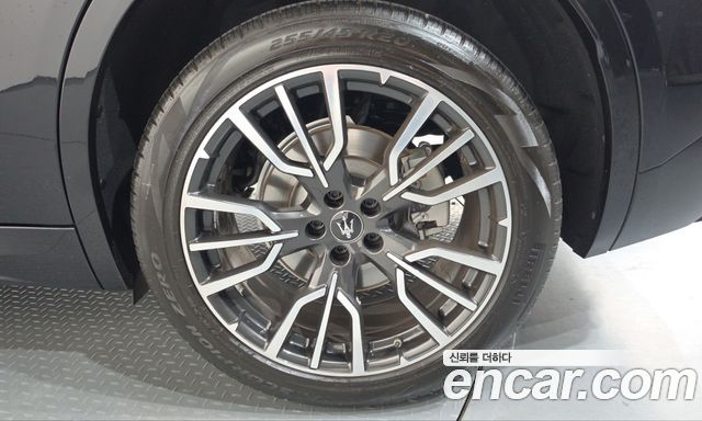 Maserati Grecale 2.0 AWD GT Type P 2023 — фото 21