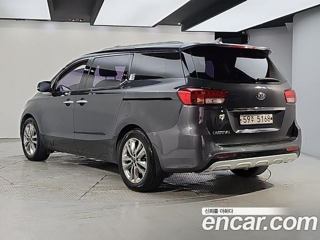 Kia Carnival 9-seater Prestige 2015 — фото 3
