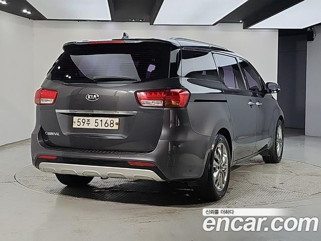 Kia Carnival 9-seater Prestige 2015 — фото 4