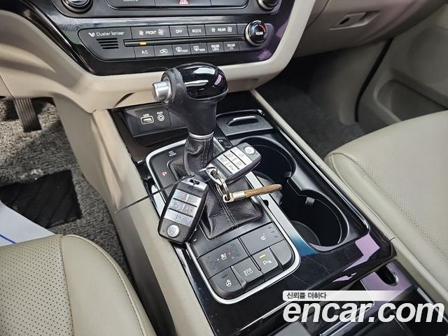 Kia Carnival 9-seater Prestige 2015 — фото 8