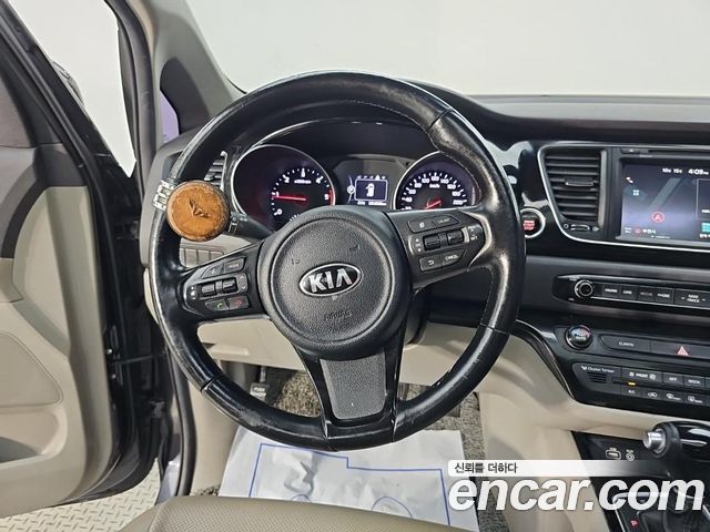 Kia Carnival 9-seater Prestige 2015 — фото 9