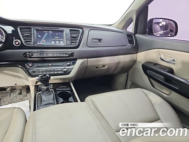 Kia Carnival 9-seater Prestige 2015 — фото 10