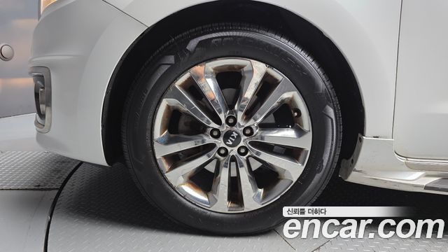 Kia Carnival 9-seater Prestige 2015 — фото 5