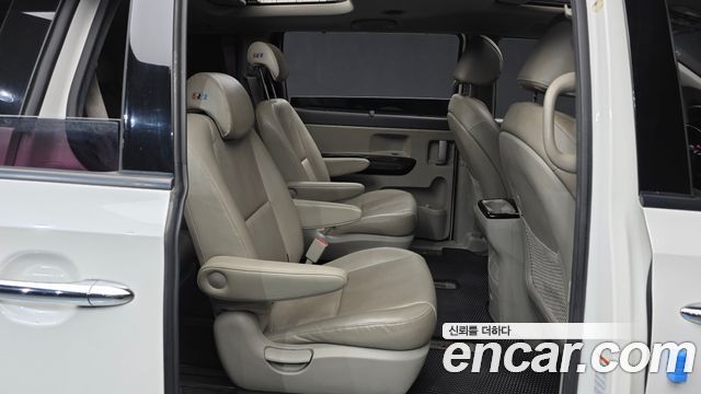 Kia Carnival 9-seater Prestige 2015 — фото 11