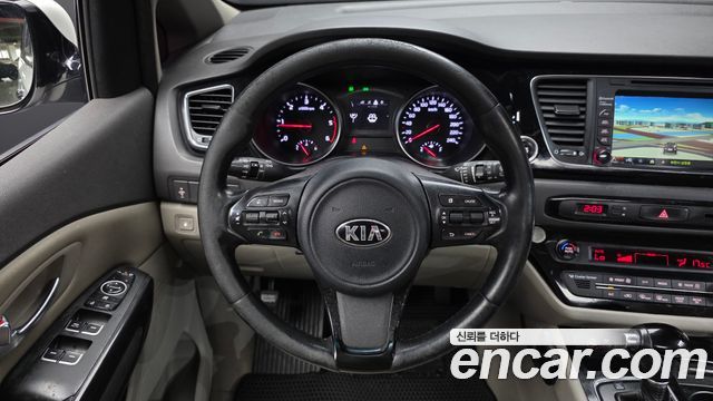 Kia Carnival 9-seater Prestige 2015 — фото 13