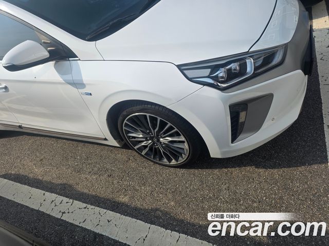 Hyundai Ioniq Electric Q 2017 — фото 17