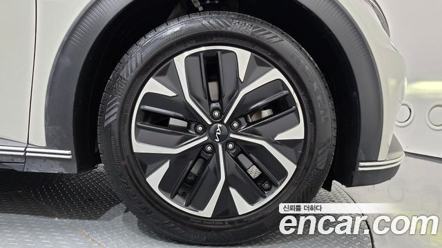 Kia EV6 Long Range Air 2023 — фото 21
