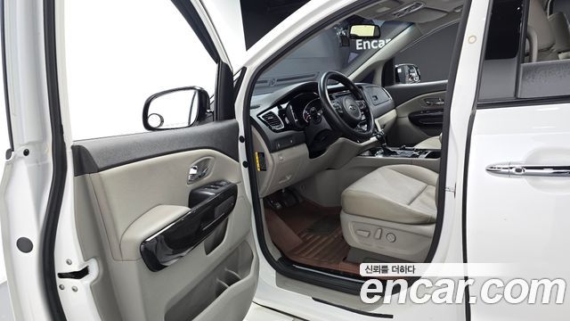 Kia Carnival 9-seater Prestige 2016 — фото 10