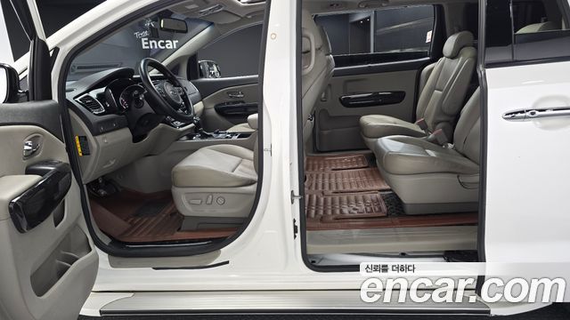 Kia Carnival 9-seater Prestige 2016 — фото 11