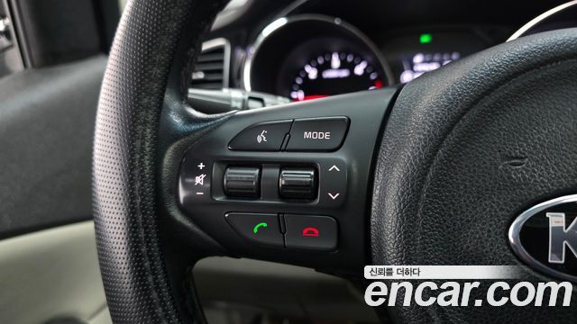 Kia Carnival 9-seater Prestige 2016 — фото 14
