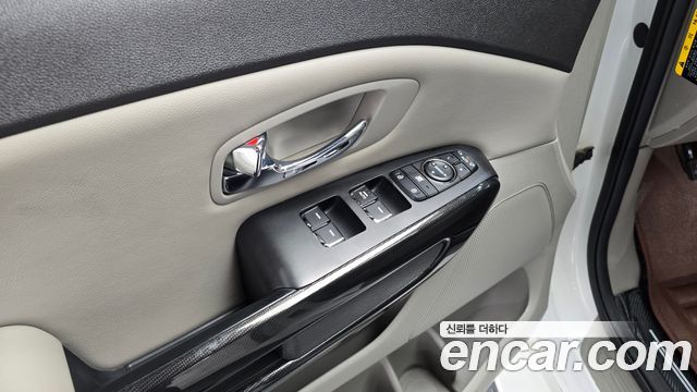 Kia Carnival 9-seater Prestige 2016 — фото 18