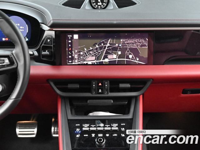 Porsche Macan EV 4S 2025 — фото 18
