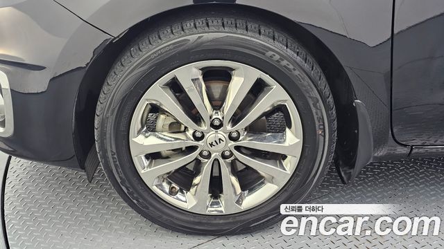 Kia Carnival 9-seater Noblesse 2018 — фото 5