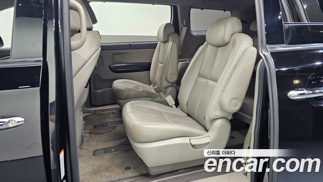 Kia Carnival 9-seater Noblesse 2018 — фото 12