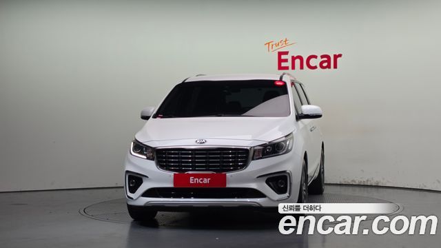 Kia Carnival 9-Seater Luxury 2019 — фото 3