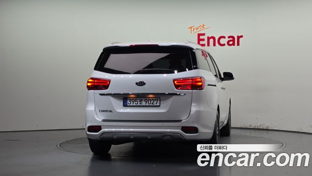 Kia Carnival 9-Seater Luxury 2019 — фото 4