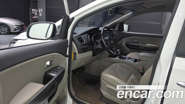 Kia Carnival 9-Seater Luxury 2019 — фото 10