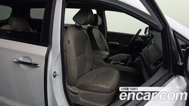 Kia Carnival 9-Seater Luxury 2019 — фото 11