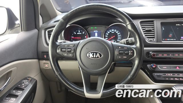 Kia Carnival 9-Seater Luxury 2019 — фото 13