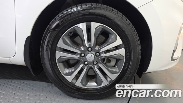 Kia Carnival 9-Seater Luxury 2019 — фото 21
