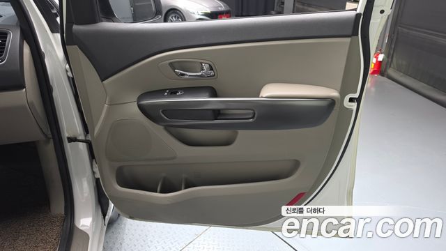 Kia Carnival 9-Seater Luxury 2019 — фото 25