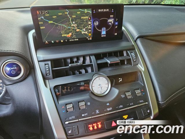 Lexus NX300h Supreme 2020 — фото 16
