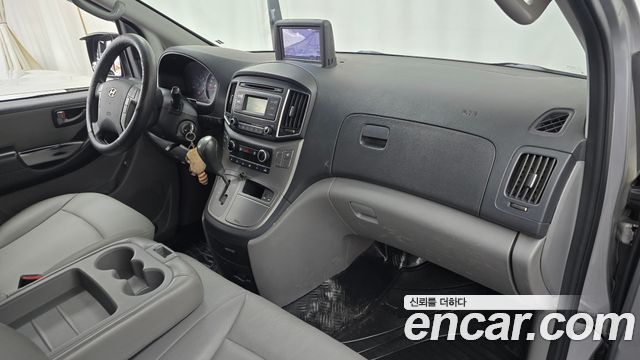 Hyundai Grand Starex 3-Seater VAN Smart Special 2016 — фото 7