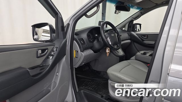 Hyundai Grand Starex 3-Seater VAN Smart Special 2016 — фото 10