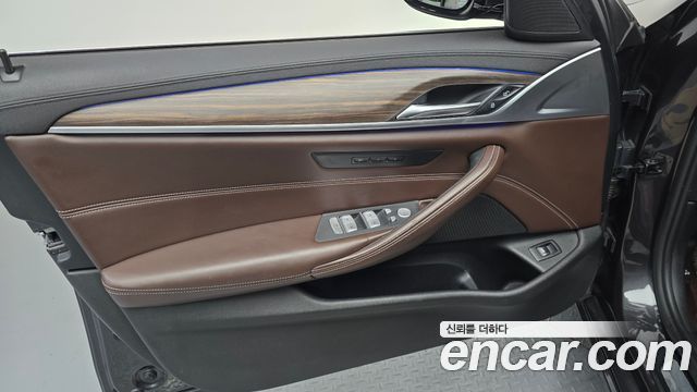 BMW 5 Series (G30) 520d xDrive Luxury Plus 2019 — фото 24