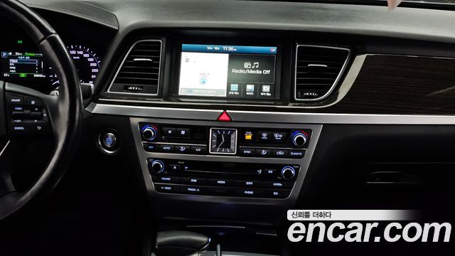 Genesis G80 3.3 GDI AWD Luxury 2017 — фото 14