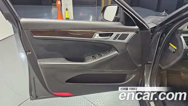Genesis G80 3.3 GDI AWD Luxury 2017 — фото 24